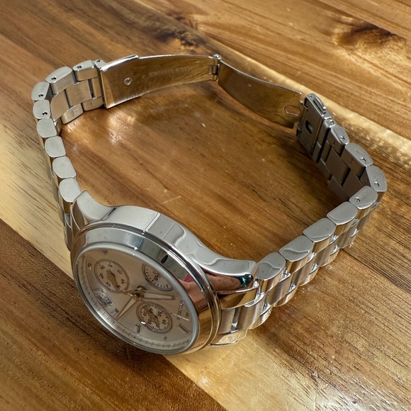 Michael Kors Women’s Watch MK5428 (Runway Silver Dial Silver Steel Strap) - Picture 6 of 7